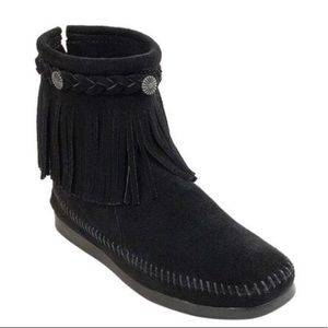 Minnetonka Women's 299 Back-Zip Boot